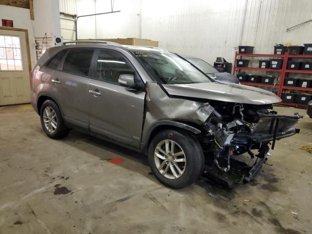 5XYKTCA68FG616388 - 2015 KIA SORENTO LX GRAY photo 4