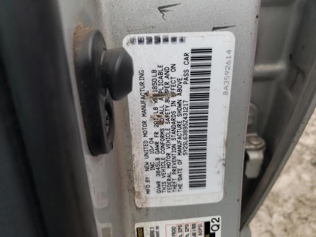 5Y2SL63895Z431217 - 2005 PONTIAC VIBE SILVER photo 12