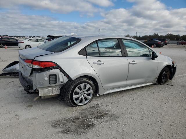 5YFEPMAE6NP338177 - 2022 TOYOTA COROLLA LE SILVER photo 3