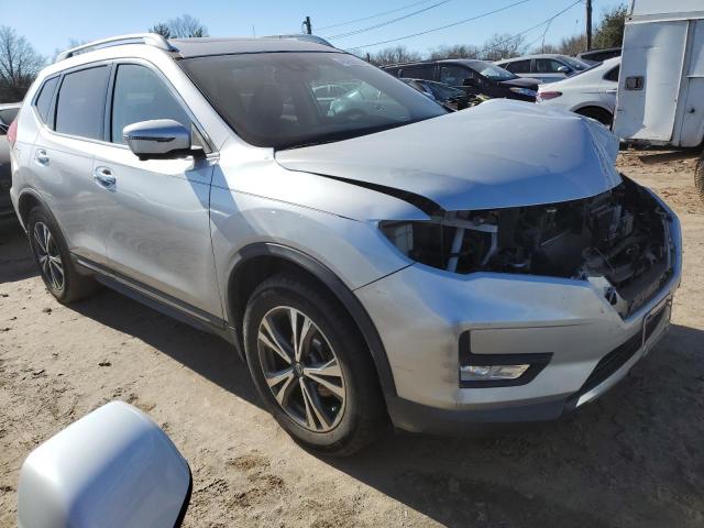 5N1AT2MVXHC755854 - 2017 NISSAN ROGUE SV SILVER photo 4