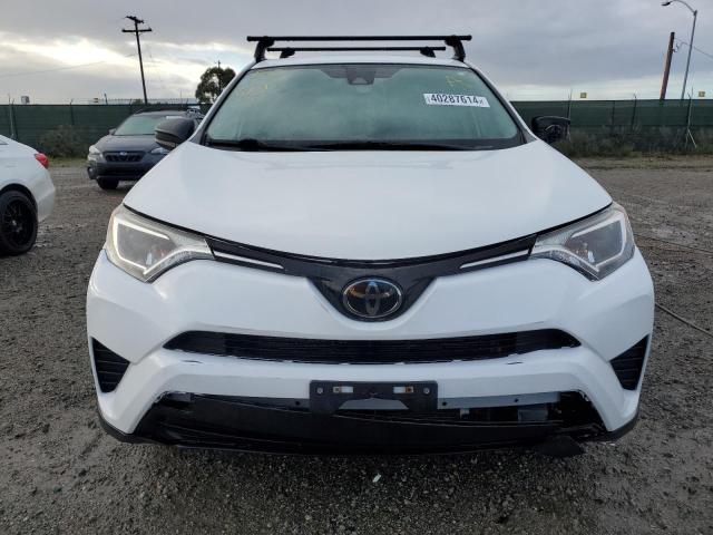 JTMBFREVXJJ177747 - 2018 TOYOTA RAV4 LE WHITE photo 5