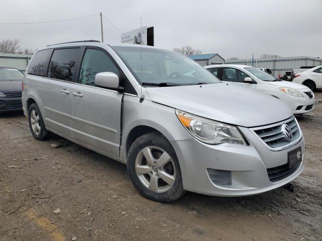 2V4RW3DG2BR695773 - 2011 VOLKSWAGEN ROUTAN SE SILVER photo 4