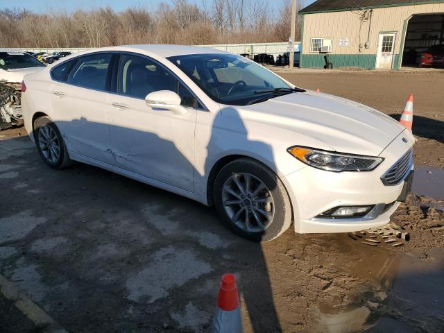 3FA6P0HD4HR341710 - 2017 FORD FUSION SE WHITE photo 4