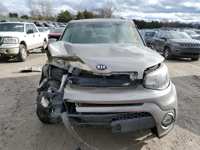 KNDJP3A58K7668862 - 2019 KIA SOUL + GRAY photo 5