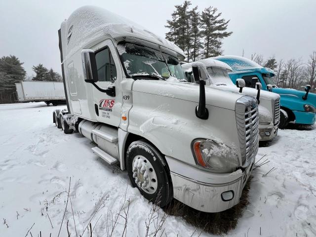 1FUJGLD66FLGJ6224 - 2015 FREIGHTLINER CASCADIA 1 WHITE photo 1