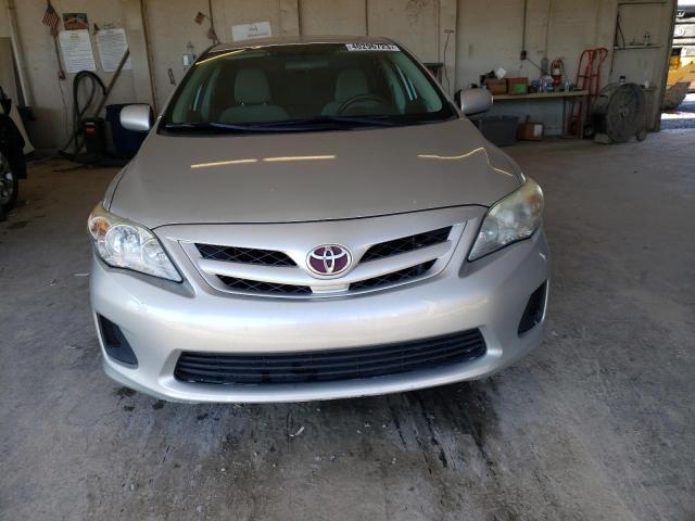 5YFBU4EEXDP202588 - 2013 TOYOTA COROLLA BASE SILVER photo 5