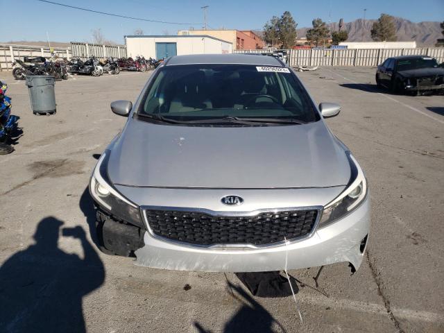 3KPFK4A78HE144163 - 2017 KIA FORTE LX SILVER photo 5