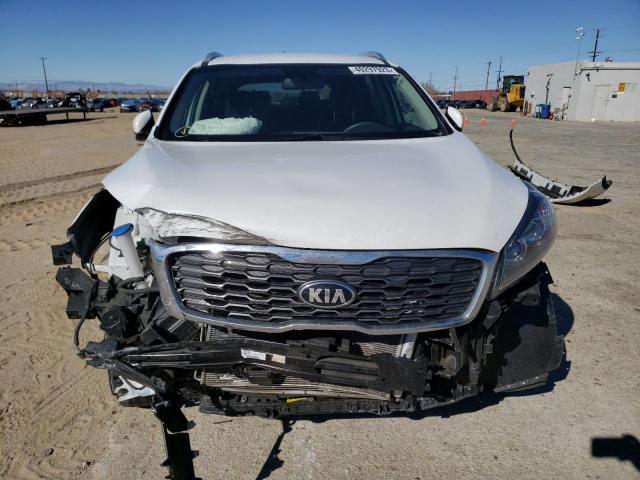 5XYPG4A32LG698877 - 2020 KIA SORENTO L WHITE photo 5