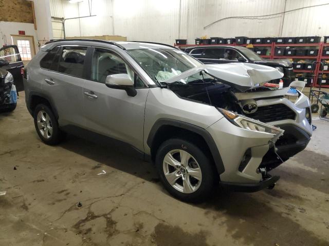 2T3P1RFV5KW052211 - 2019 TOYOTA RAV4 XLE SILVER photo 4