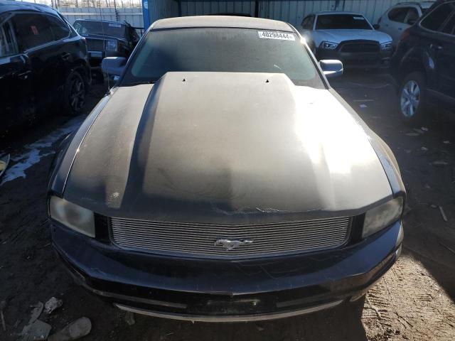 1ZVFT80N455182997 - 2005 FORD MUSTANG BLACK photo 5