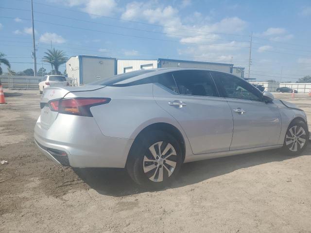 1N4BL4BV9KN311809 - 2019 NISSAN ALTIMA S SILVER photo 3