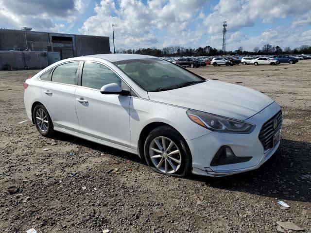 5NPE24AF7KH796679 - 2019 HYUNDAI SONATA SE WHITE photo 4