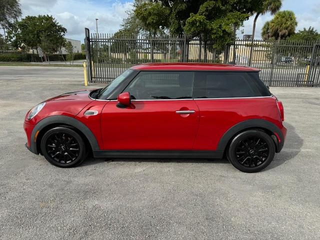 WMWXP5C50J2G63900 - 2018 MINI COOPER RED photo 13