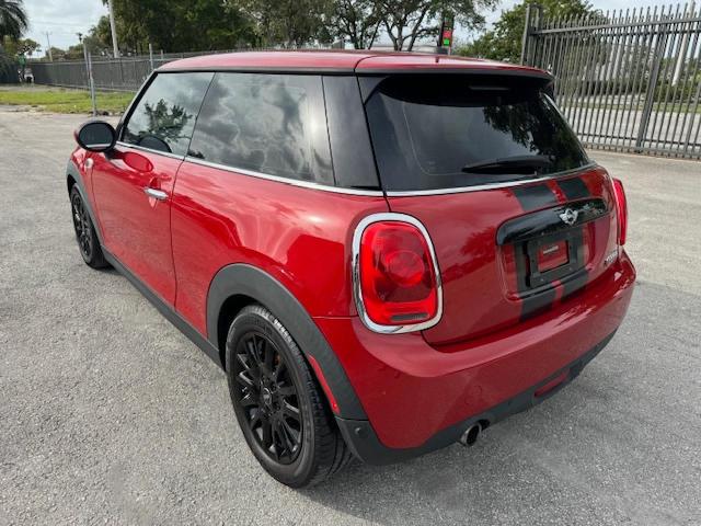 WMWXP5C50J2G63900 - 2018 MINI COOPER RED photo 2