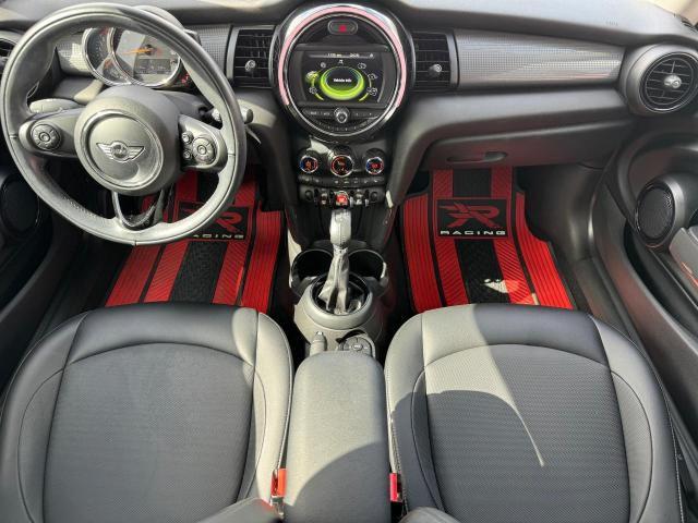 WMWXP5C50J2G63900 - 2018 MINI COOPER RED photo 8