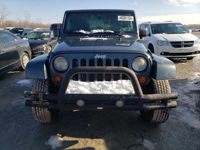 1J4FA54198L635035 - 2008 JEEP WRANGLER SAHARA GRAY photo 5