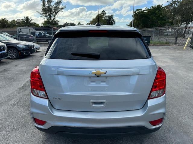 3GNCJKSB4KL177989 - 2019 CHEVROLET TRAX LS SILVER photo 6