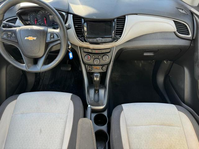 3GNCJKSB4KL177989 - 2019 CHEVROLET TRAX LS SILVER photo 8