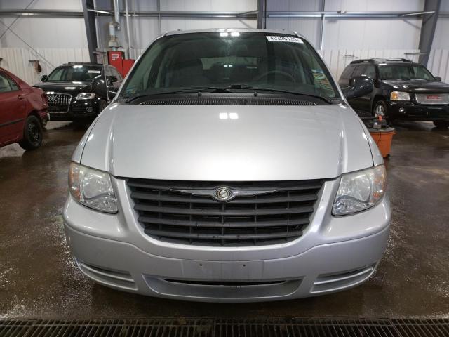 1A4GP45R66B761079 - 2006 CHRYSLER TOWN & COU SILVER photo 5