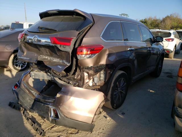 5TDKZRFH8HS222441 - 2017 TOYOTA HIGHLANDER SE GRAY photo 3