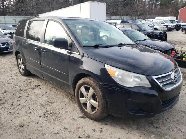 2V4RW3D1XAR280226 - 2010 VOLKSWAGEN ROUTAN SE BLACK photo 4