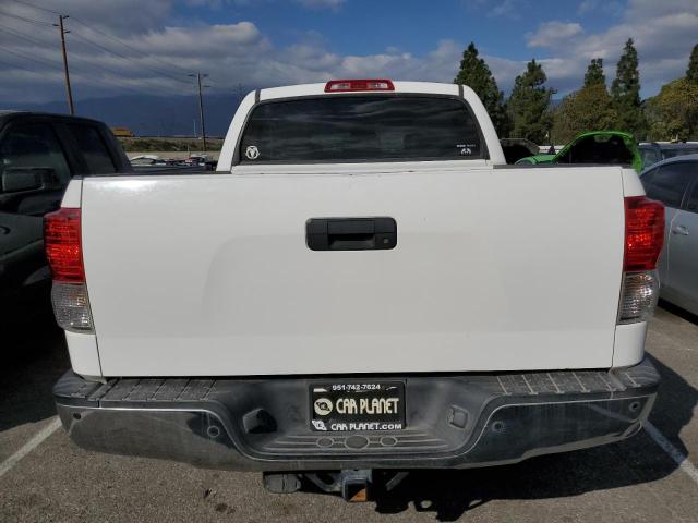 5TFDY5F18CX268734 - 2012 TOYOTA TUNDRA CREWMAX SR5 WHITE photo 6