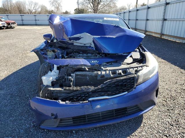 3KPFK4A75JE258594 - 2018 KIA FORTE LX BLUE photo 5