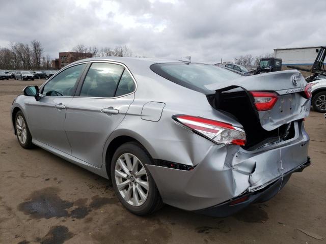 4T1B11HK5KU811334 - 2019 TOYOTA CAMRY L SILVER photo 2