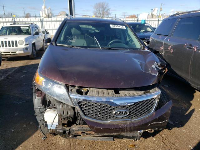 5XYKTDA27CG244878 - 2012 KIA SORENTO BASE MAROON photo 5