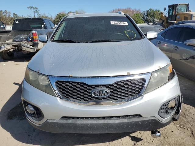 5XYKT3A10BG139468 - 2011 KIA SORENTO BASE SILVER photo 5