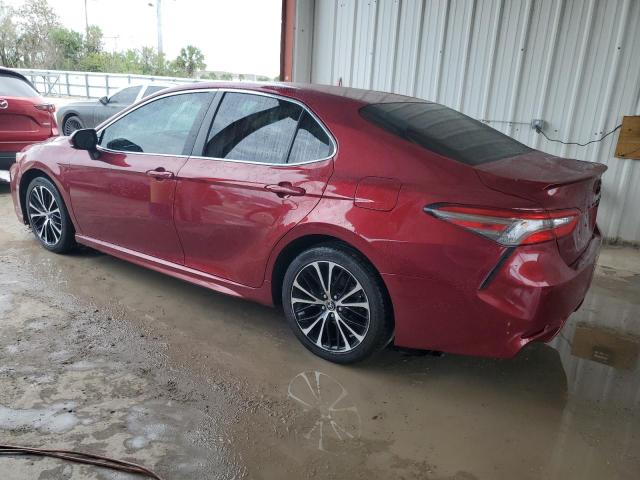 4T1B11HK5JU540824 - 2018 TOYOTA CAMRY L RED photo 2