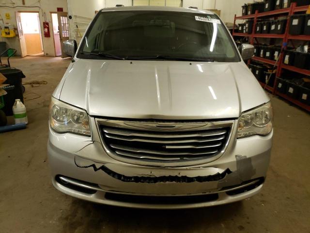 2A4RR8DG1BR704150 - 2011 CHRYSLER TOWN & COU TOURING L SILVER photo 5