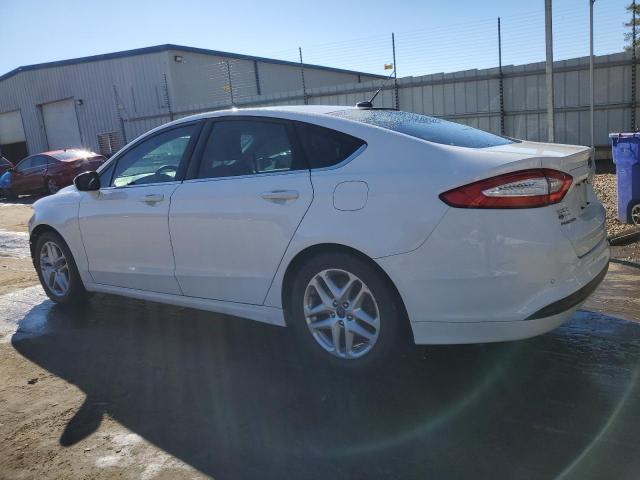 3FA6P0H76GR374958 - 2016 FORD FUSION SE WHITE photo 2