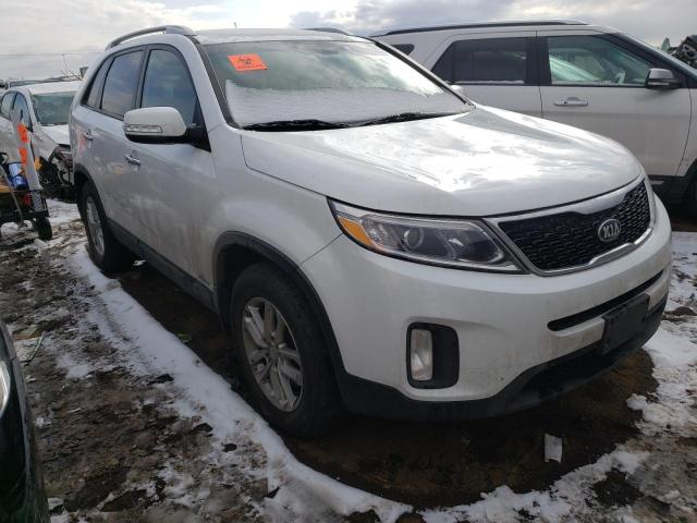 5XYKTCA68FG638441 - 2015 KIA SORENTO LX WHITE photo 4