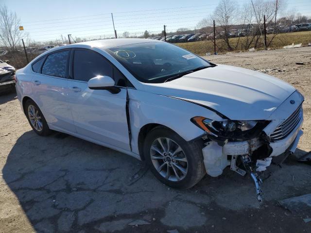 3FA6P0HD9HR335871 - 2017 FORD FUSION SE WHITE photo 4