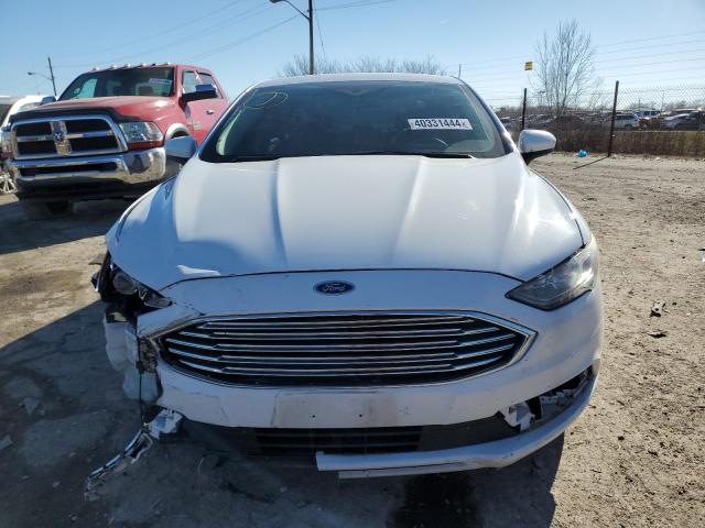 3FA6P0HD9HR335871 - 2017 FORD FUSION SE WHITE photo 5