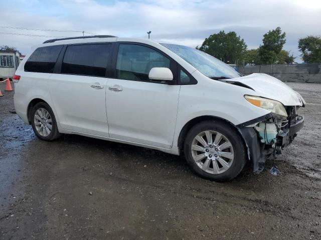 5TDYK3DCXBS041173 - 2011 TOYOTA SIENNA XLE WHITE photo 4