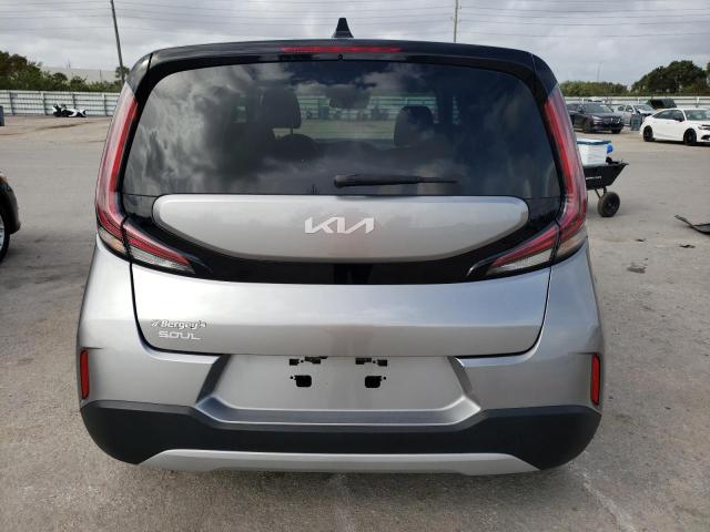 KNDJ23AU4P7188539 - 2023 KIA SOUL LX SILVER photo 6