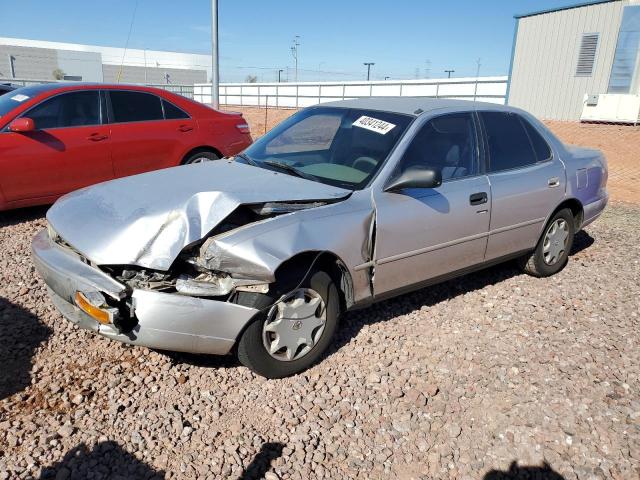 JT2BG12K4T0394625 - 1996 TOYOTA CAMRY DX SILVER photo 1