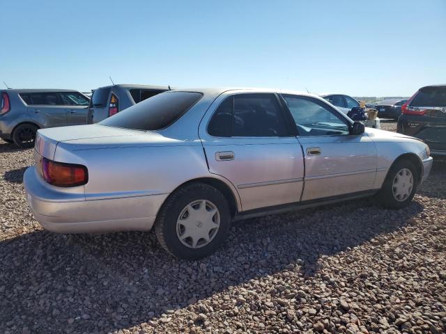 JT2BG12K4T0394625 - 1996 TOYOTA CAMRY DX SILVER photo 3