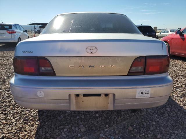 JT2BG12K4T0394625 - 1996 TOYOTA CAMRY DX SILVER photo 6