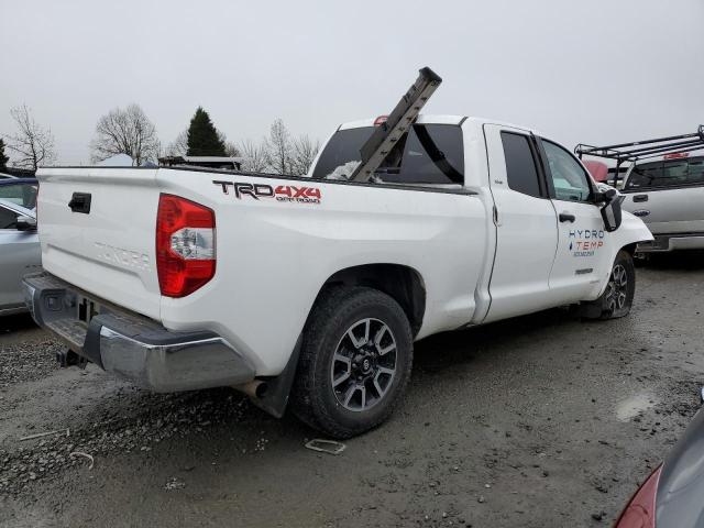 5TFUY5F17JX765951 - 2018 TOYOTA TUNDRA DOUBLE CAB SR/SR5 WHITE photo 3