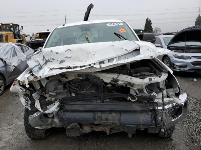 5TFUY5F17JX765951 - 2018 TOYOTA TUNDRA DOUBLE CAB SR/SR5 WHITE photo 5