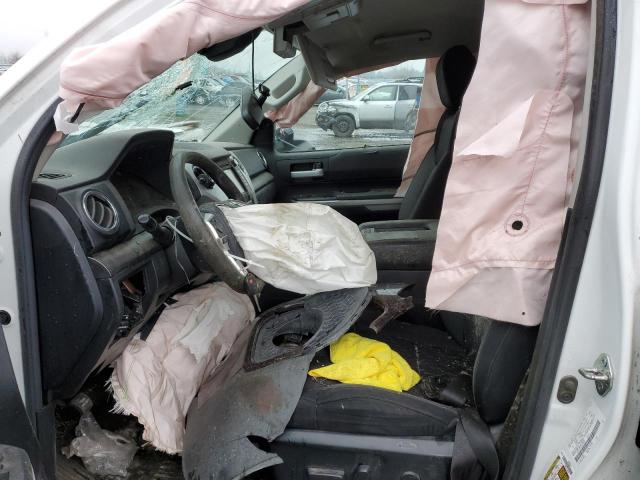 5TFUY5F17JX765951 - 2018 TOYOTA TUNDRA DOUBLE CAB SR/SR5 WHITE photo 7