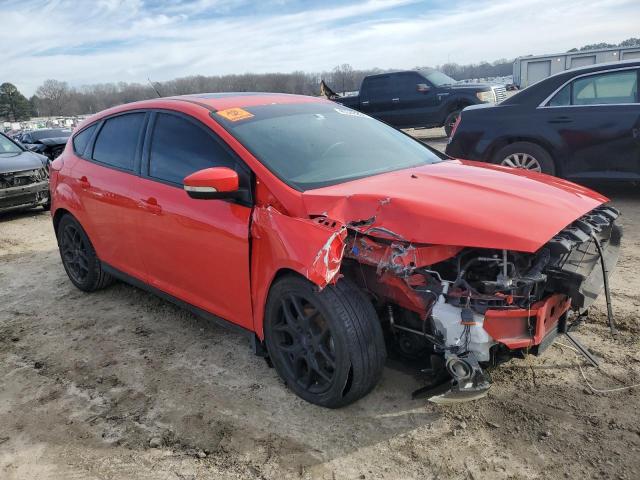 1FADP3K24GL279819 - 2016 FORD FOCUS SE RED photo 4