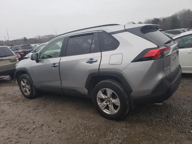 JTMP1RFV1KJ008592 - 2019 TOYOTA RAV4 XLE SILVER photo 2