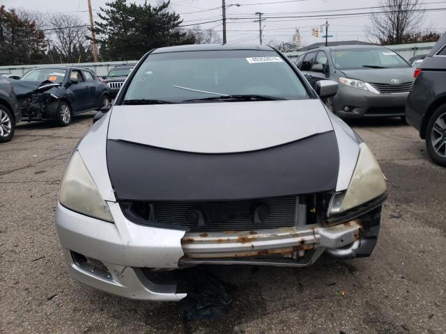 1HGCM55366A030819 - 2006 HONDA ACCORD SE SILVER photo 5