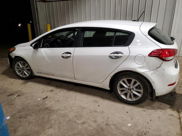 KNAFK5A82G5572798 - 2016 KIA FORTE LX WHITE photo 2