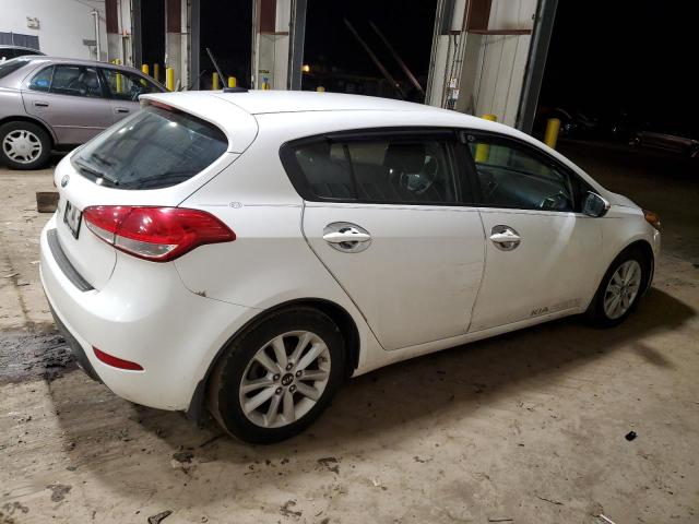 KNAFK5A82G5572798 - 2016 KIA FORTE LX WHITE photo 3