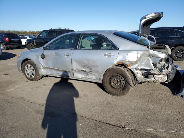 4T1BF3EK5BU133086 - 2011 TOYOTA CAMRY BASE SILVER photo 2